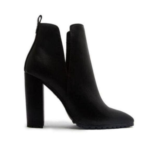 !! RESTOCKED !! Black Lug Sole Booties - Picture 6 of 9